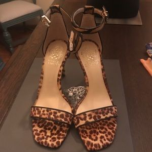 Vince Camuto wild Leo/Tiger Hairc strap scandal